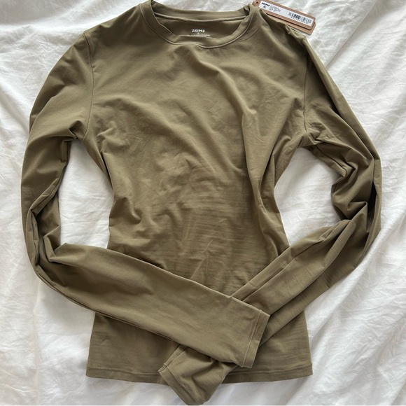 BNWT SKIMS FITS EVERYBODY LONGSLEEVE XS KHAKI - Picture 1 of 5